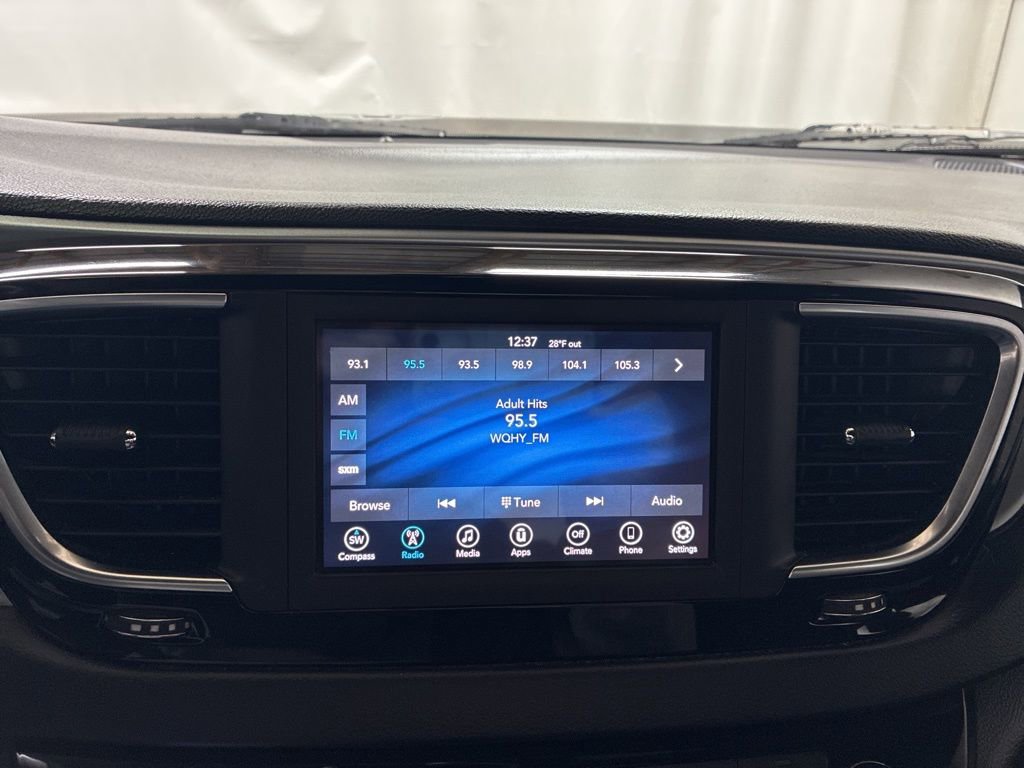 Used 2020 Chrysler Pacifica Touring w/ S Appearance Package image 19