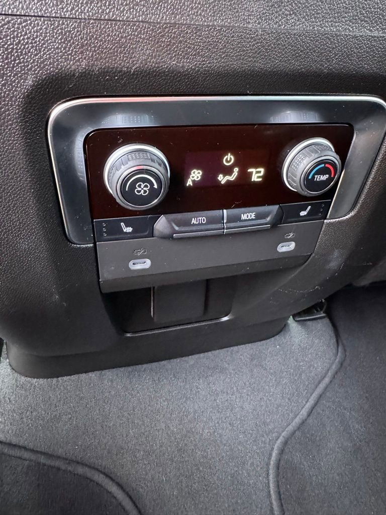 Used 2023 Chevrolet Suburban Premier AWD/4WD image 18