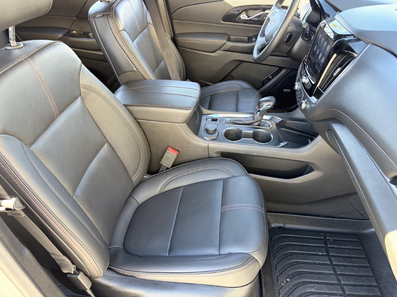 Used 2022 Chevrolet Traverse RS FWD image 10