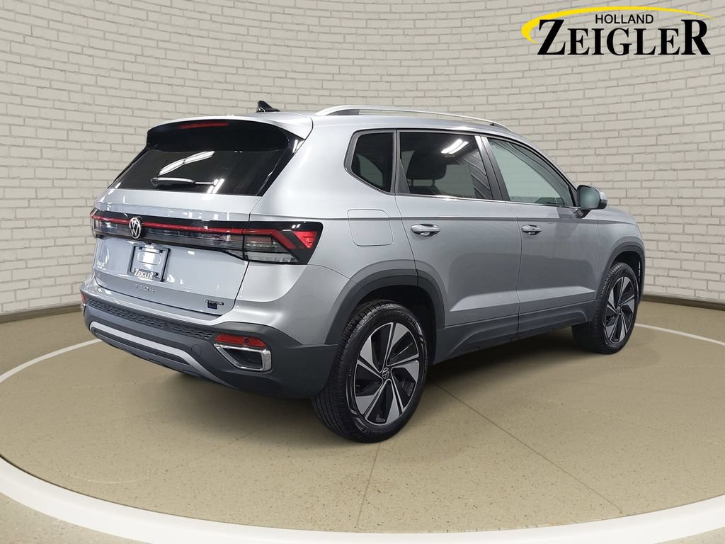 Used 2025 Volkswagen Taos SE AWD/4WD image 5