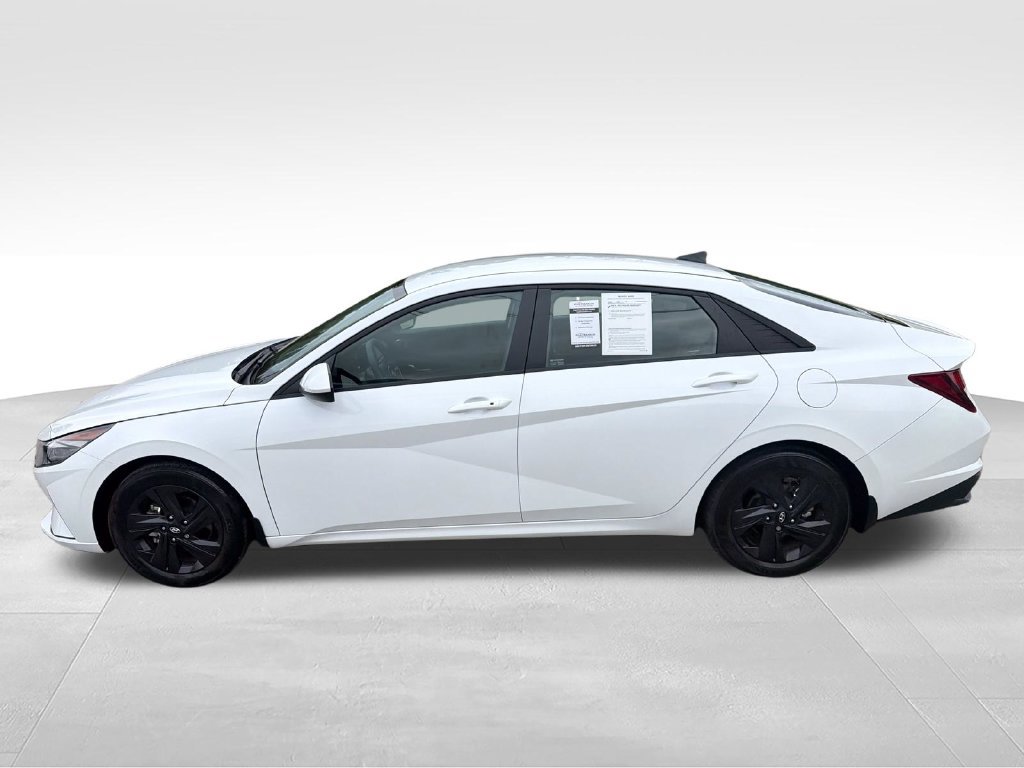 Used 2022 Hyundai Elantra SEL FWD image 2