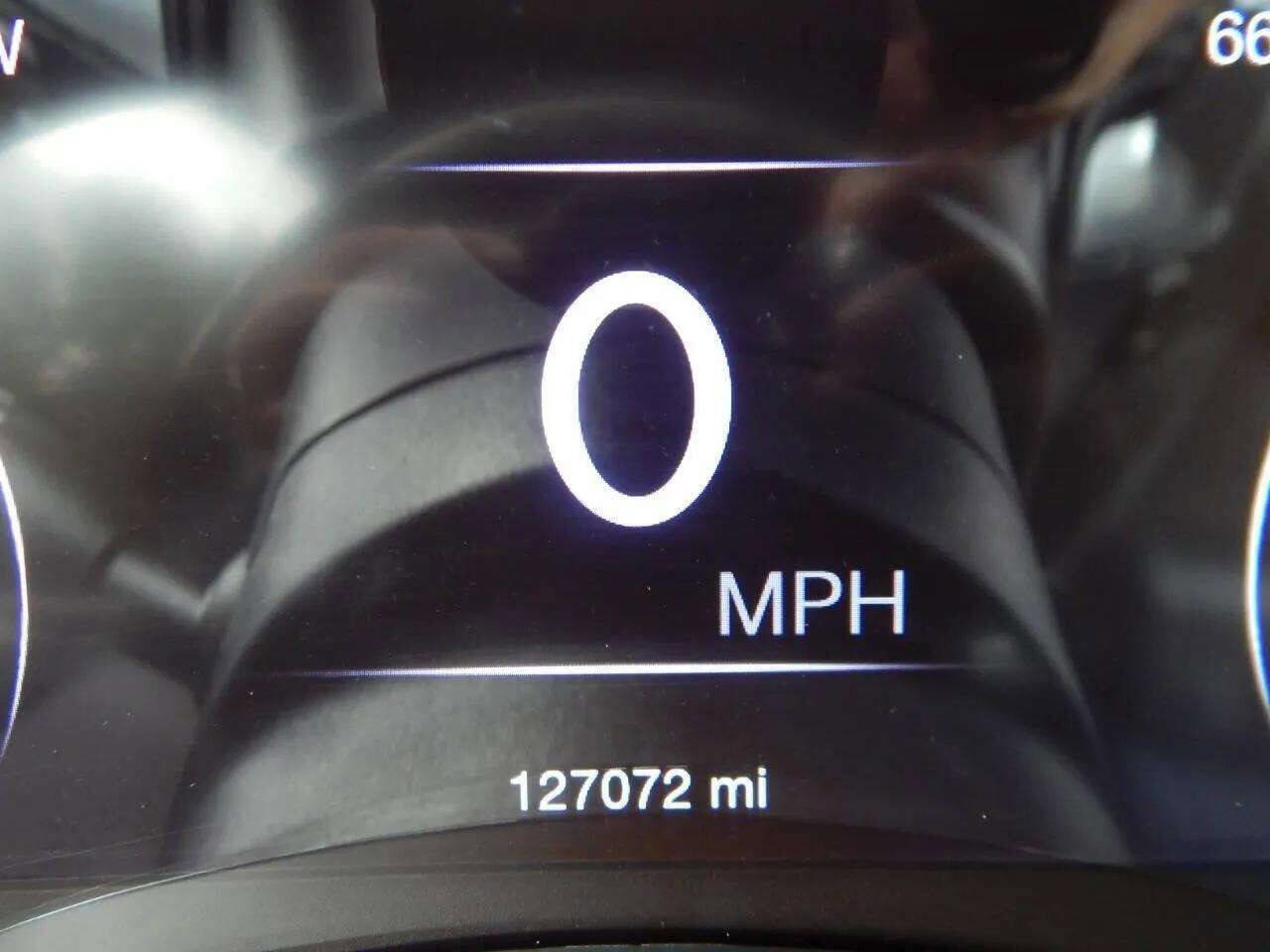 Used 2016 Jeep Grand Cherokee Overland w/ Advanced Technology Group image 26