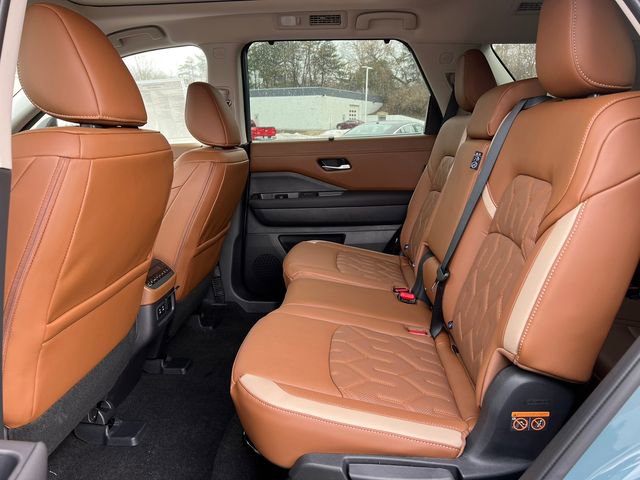 New 2026 Nissan Pathfinder Platinum image 5