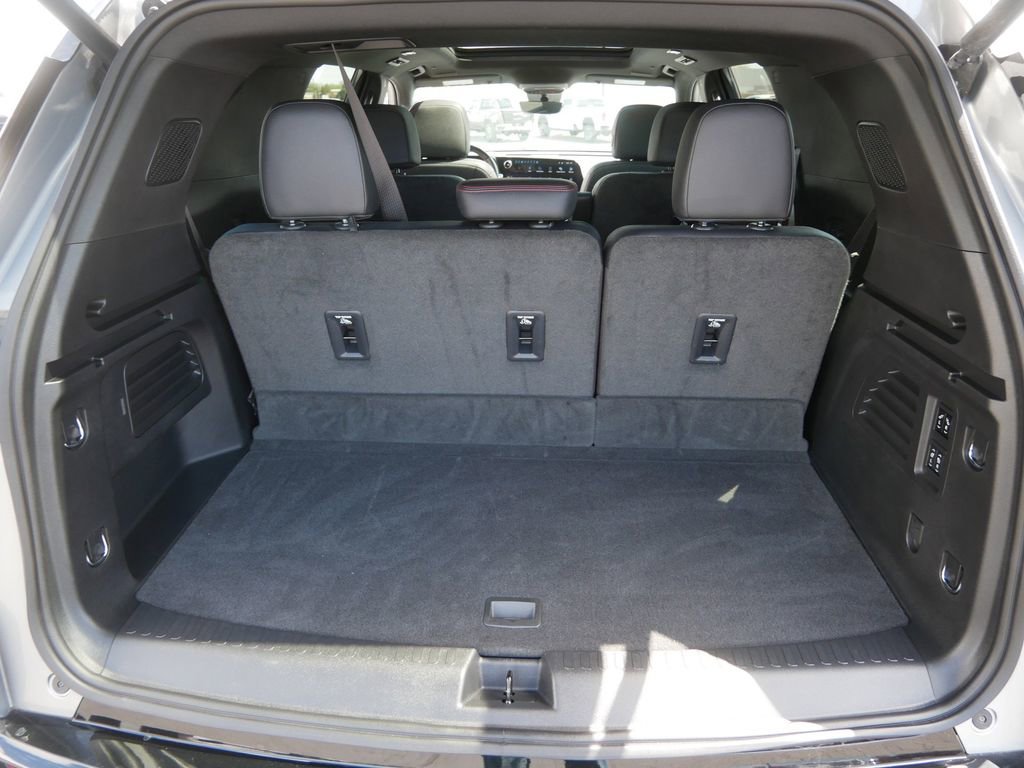 Certified 2024 Chevrolet Traverse RS AWD/4WD image 10