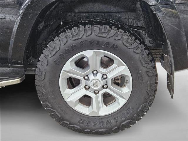 Used 2018 Toyota 4Runner SR5 AWD/4WD image 24