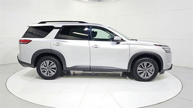 Certified 2025 Nissan Pathfinder SV FWD image 9