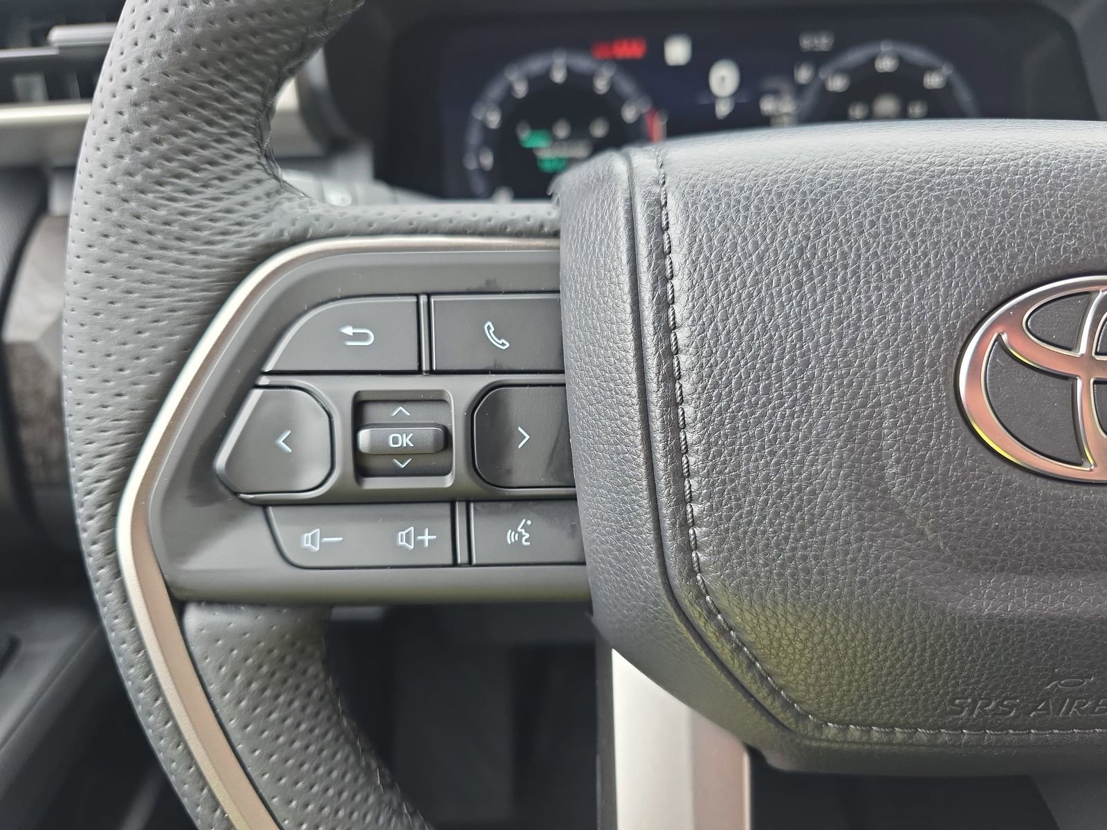 Used 2025 Toyota Tacoma Limited AWD/4WD image 17