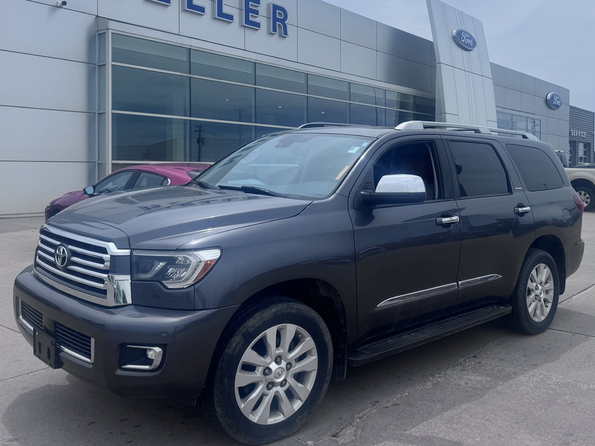 Used 2020 Toyota Sequoia Platinum AWD/4WD image 3