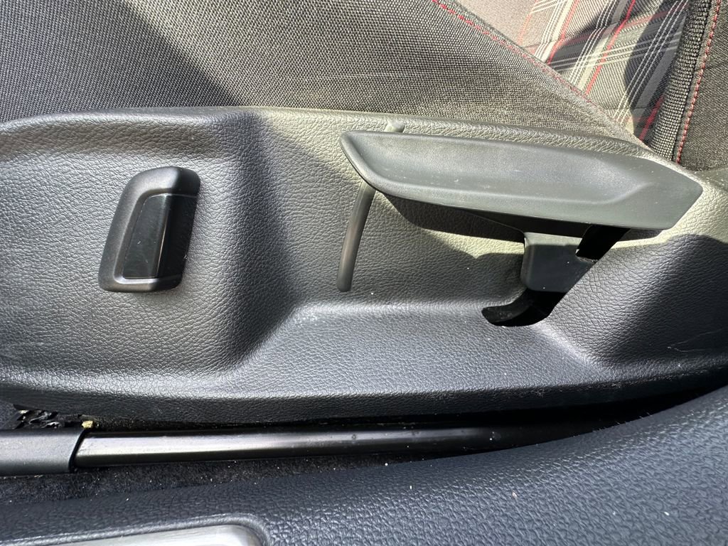 Used 2020 Volkswagen GTI S image 10