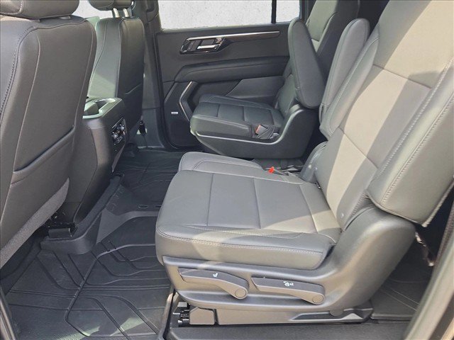 Used 2026 Chevrolet Suburban LT w/ Comfort Package RWD image 18
