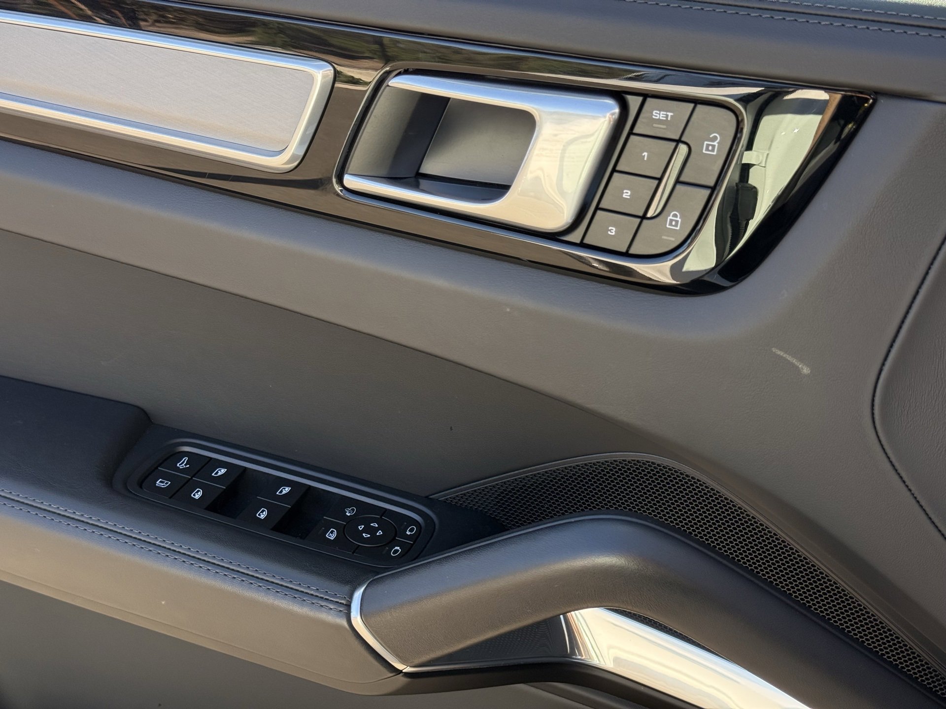 Certified 2022 Porsche Cayenne Turbo S image 27