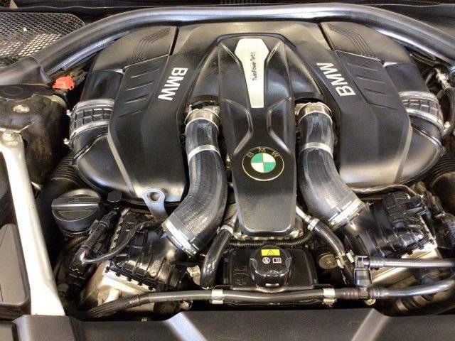 Used 2018 BMW 750i RWD image 28