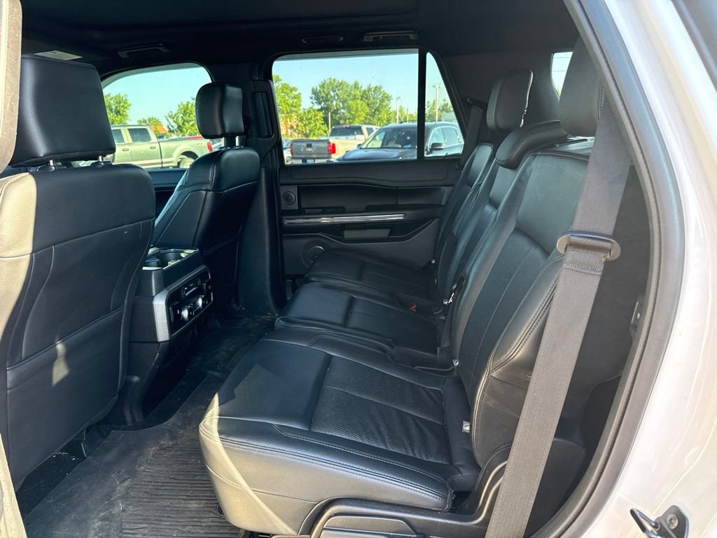 Used 2019 Ford Expedition XLT w/ Equipment Group 202A AWD/4WD image 14