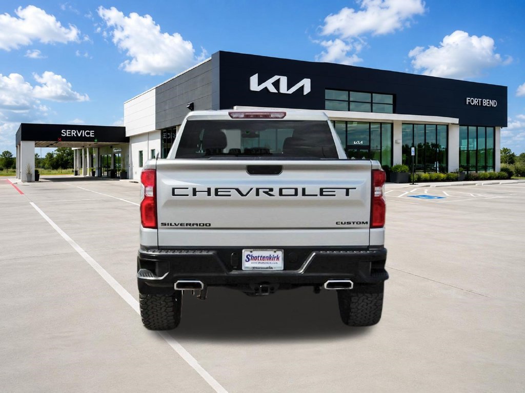 Used 2021 Chevrolet Silverado 1500 Custom Trail Boss w/ LPO, Dark Essentials Package AWD/4WD image 6