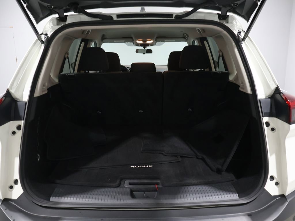 Used 2022 Nissan Rogue S image 19