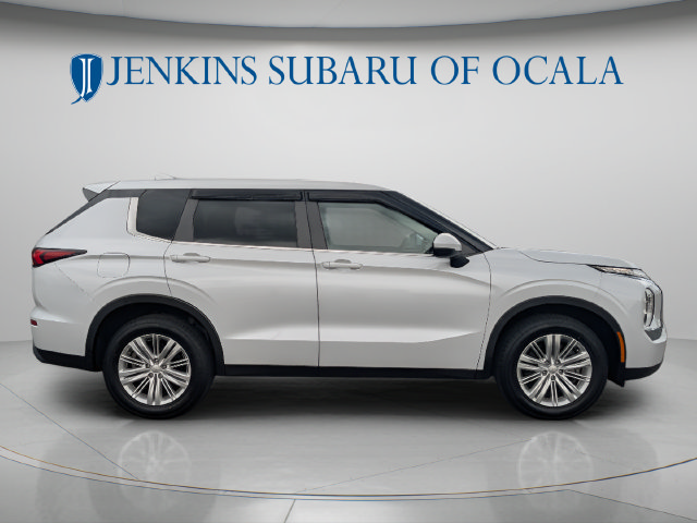 Used 2024 Mitsubishi Outlander ES FWD image 2