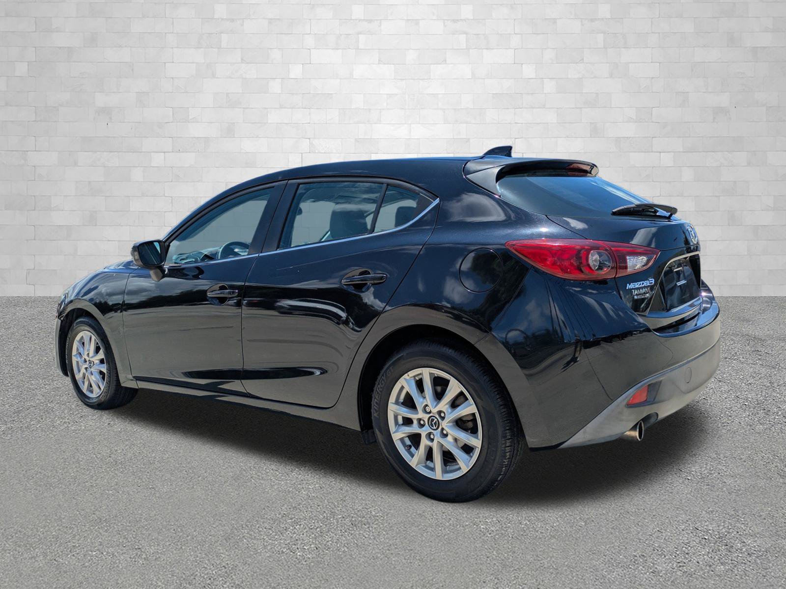 Used 2015 MAZDA MAZDA3 i Touring w/ Technology Package FWD image 4