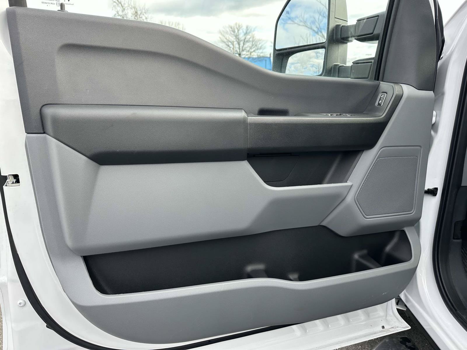 New 2024 Ford F350 XL w/ XL Chrome Package RWD image 8