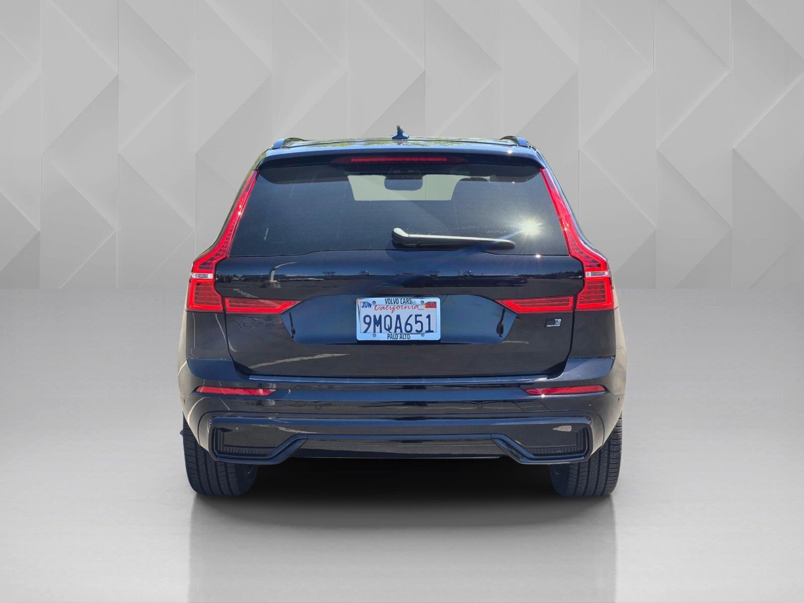 Certified 2024 Volvo XC60 T8 Ultimate w/ Protection Package Premier AWD/4WD image 5