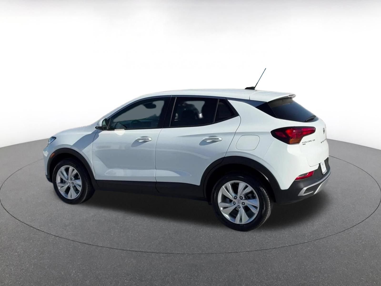Used 2025 Buick Encore GX Preferred AWD/4WD image 10