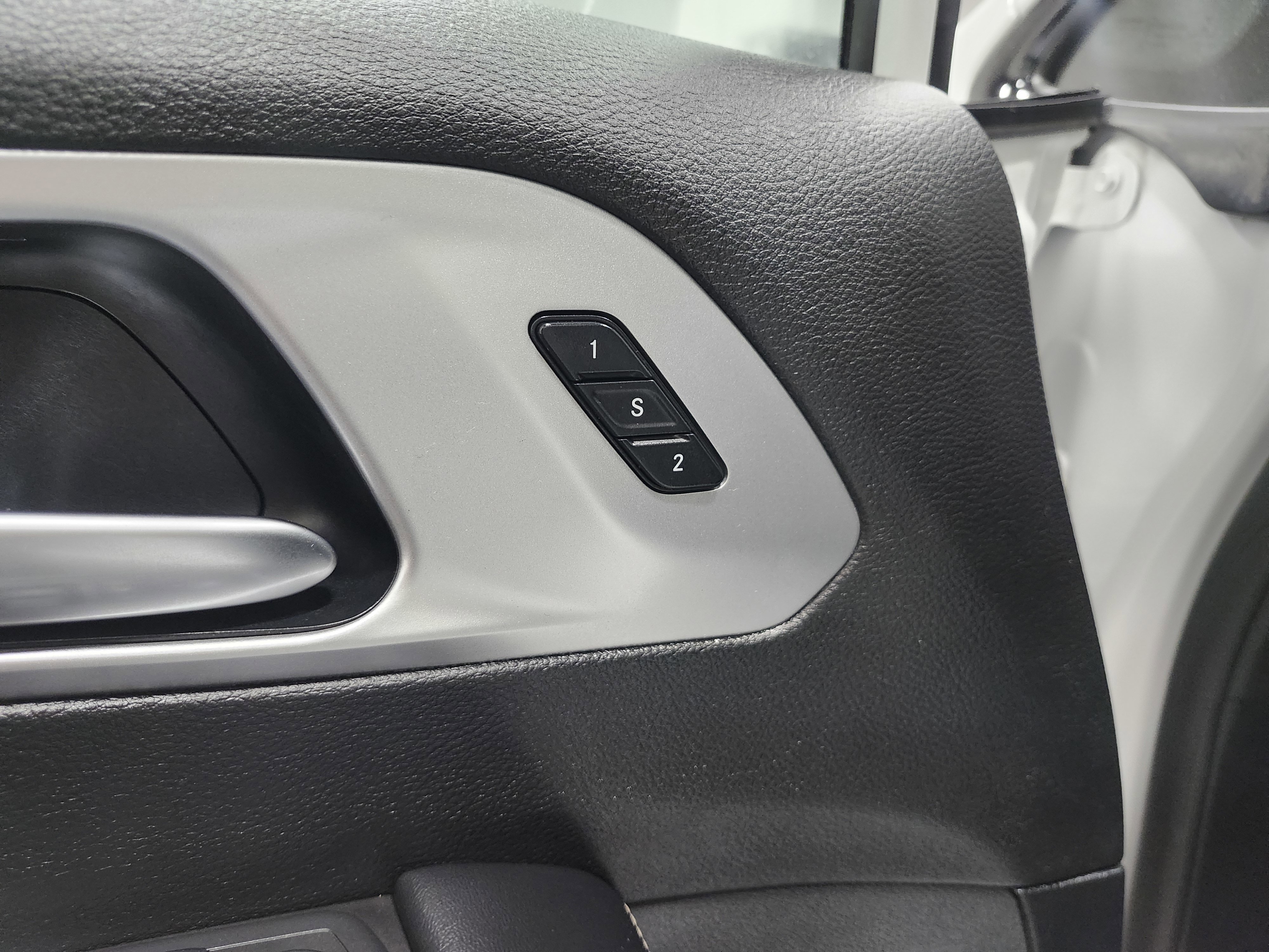 Used 2019 Chrysler Pacifica Limited w/ Advanced Safetytec Group image 26