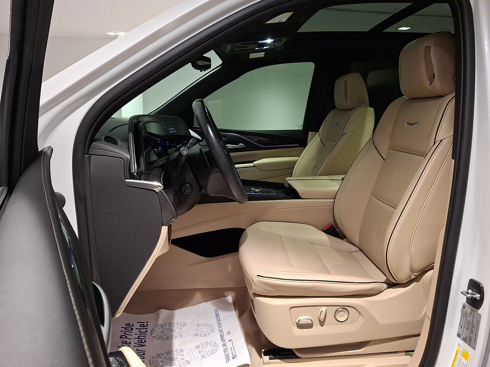 Certified 2023 Cadillac Escalade Premium Luxury AWD/4WD image 17