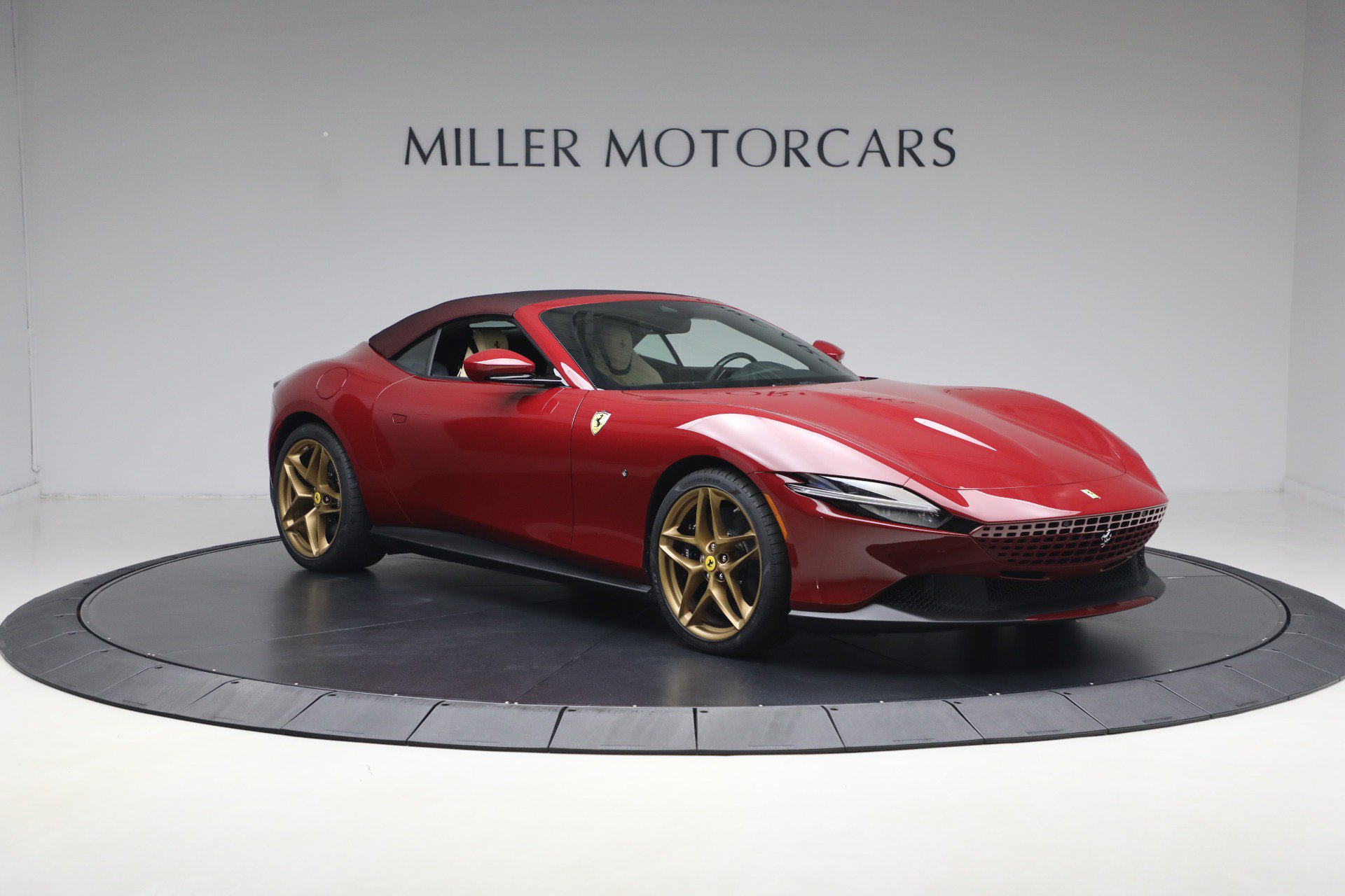Certified 2025 Ferrari Roma Spider RWD image 35