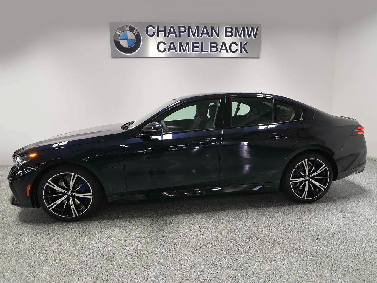 New 2027 BMW 550e xDrive w/ Executive Package AWD/4WD image 3
