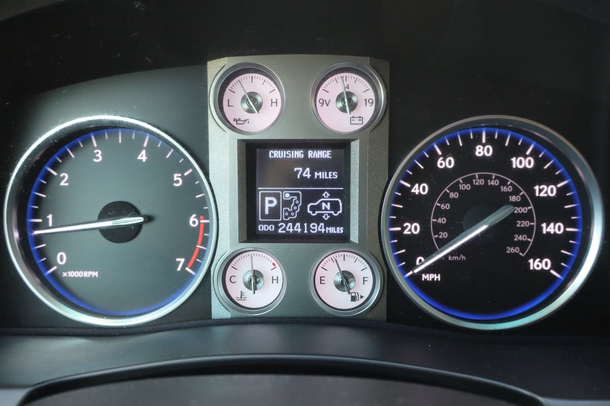 Used 2011 Lexus LX 570 4WD w/ Luxury Pkg image 34