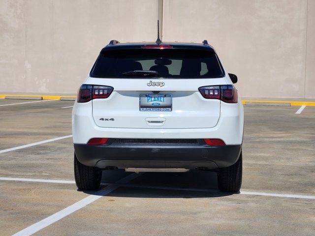 Used 2024 Jeep Compass Latitude w/ Convenience Group AWD/4WD image 6