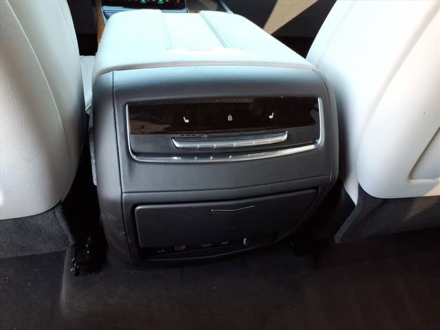 Used 2025 Cadillac Escalade Sport Platinum w/ LPO, ONYX Package image 16