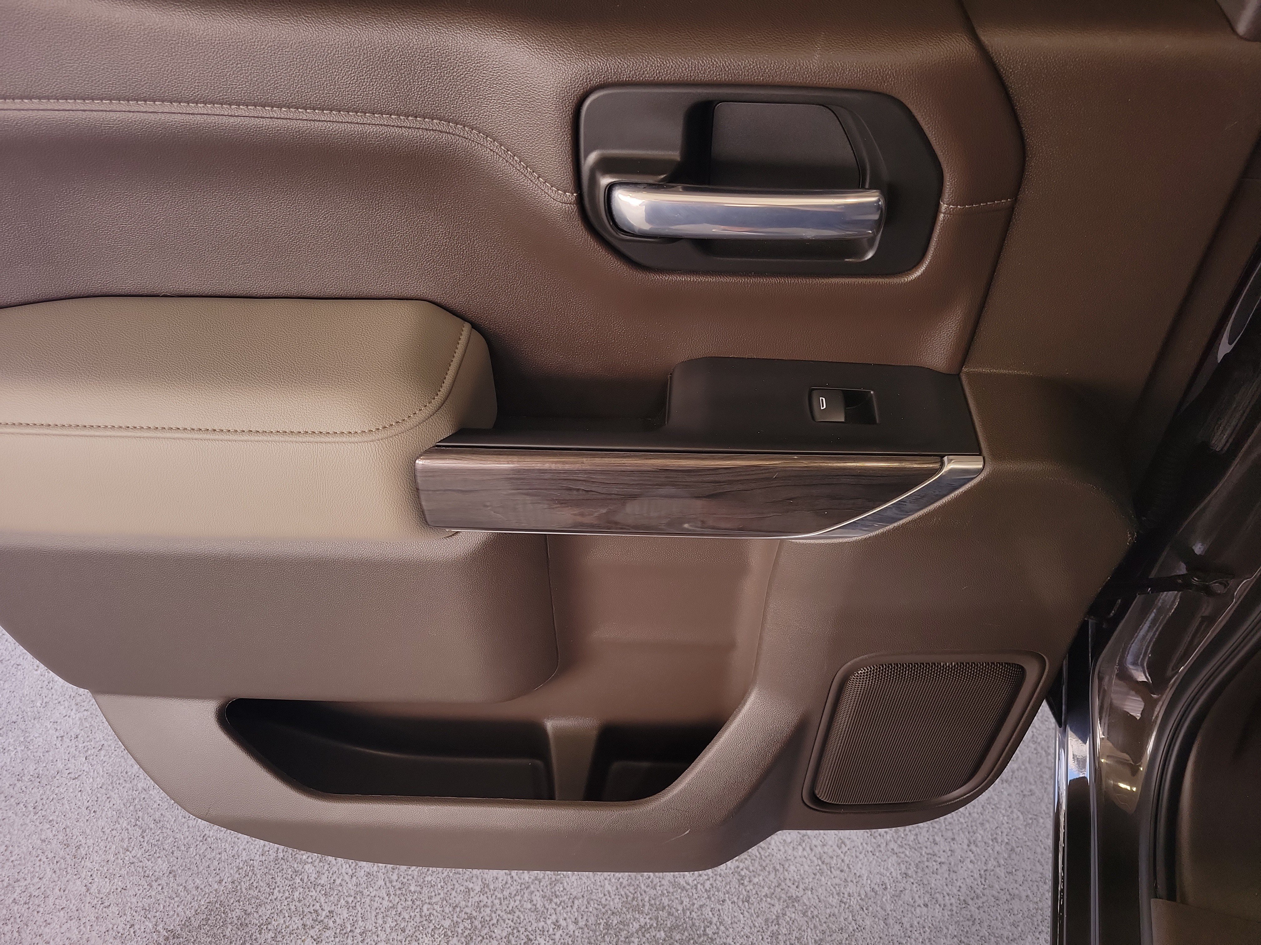 Used 2021 Chevrolet Silverado 1500 LTZ RWD image 12