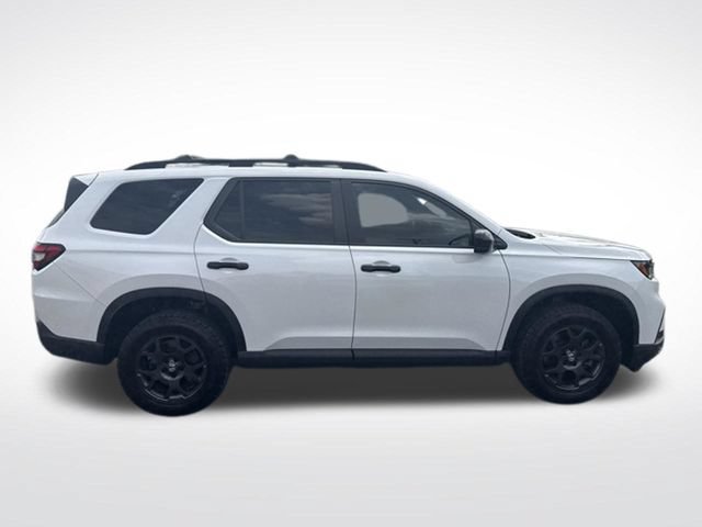 Used 2024 Honda Pilot TrailSport image 2