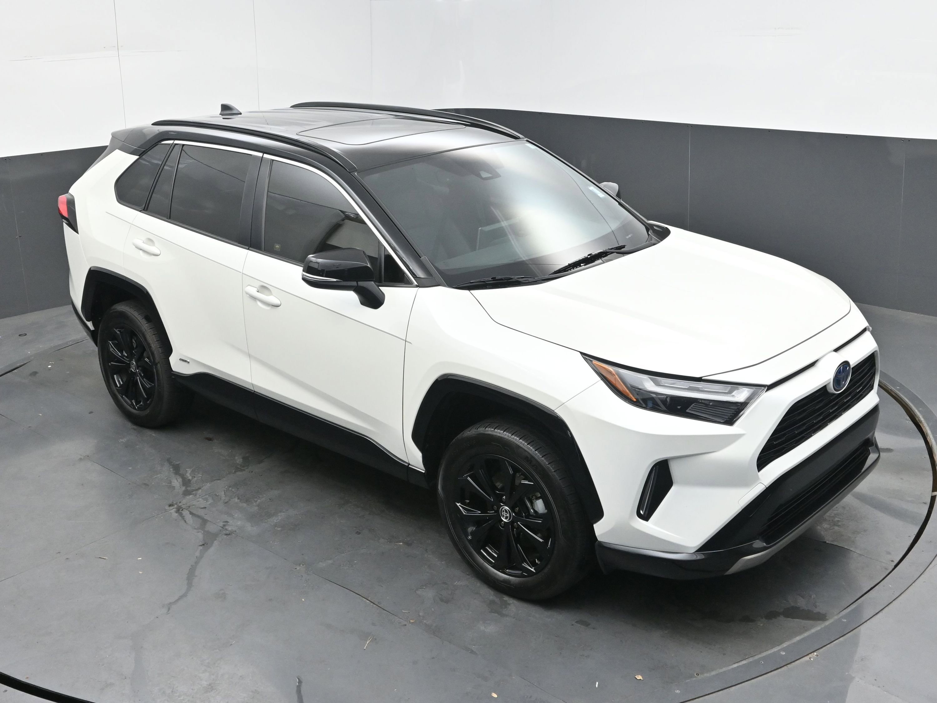 Used 2022 Toyota RAV4 XSE image 28