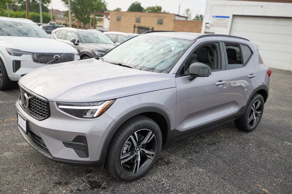 New 2026 Volvo XC40 B5 Core w/ Climate Package image 6