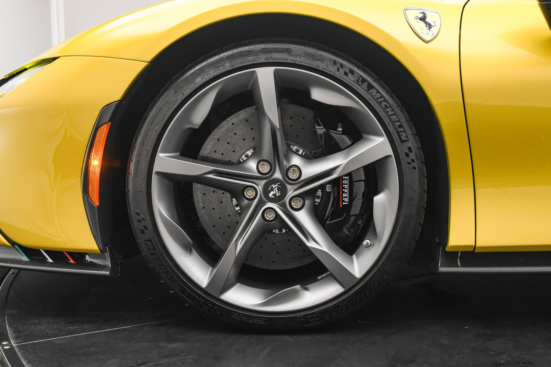 Used 2022 Ferrari SF90 Spider image 32