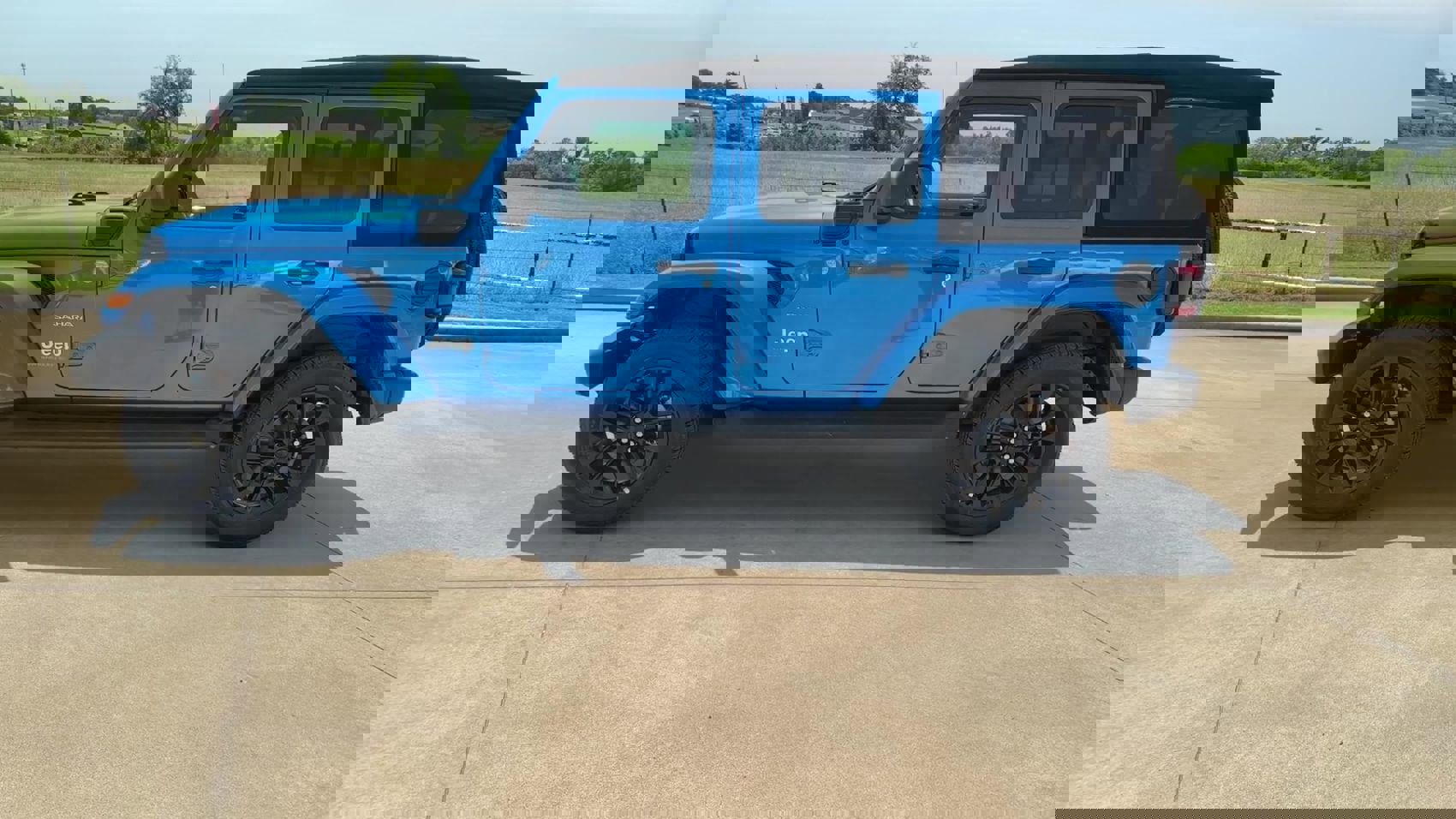 New 2023 Jeep Wrangler Sahara w/ Cold Weather Group image 5