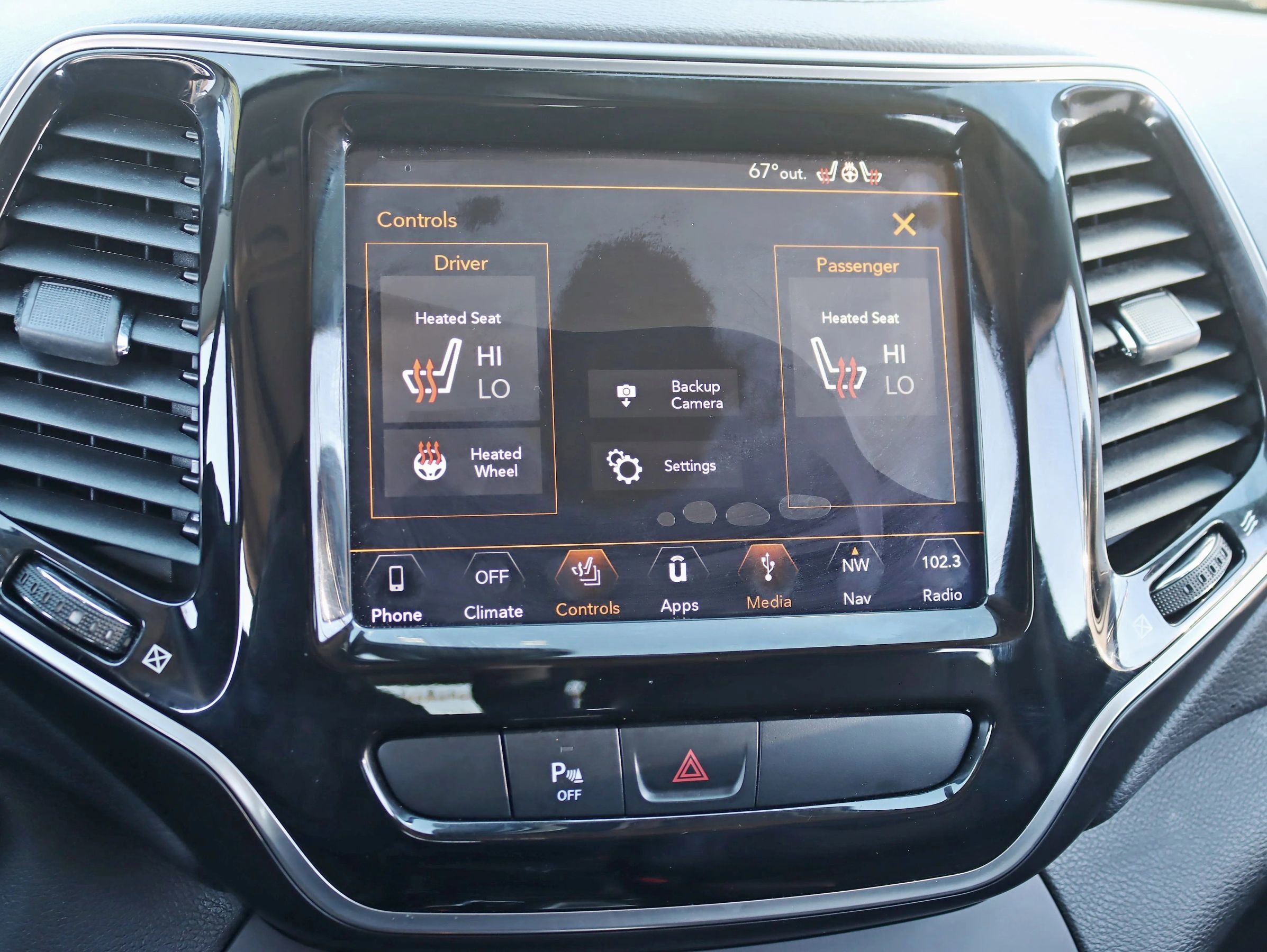 Used 2019 Jeep Cherokee Limited image 25