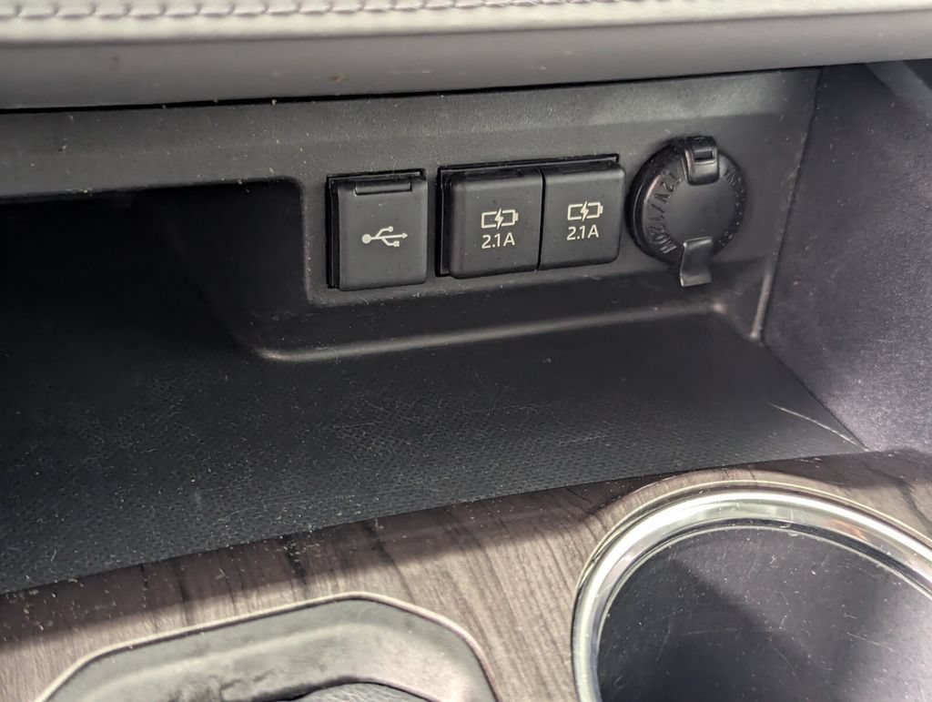 Used 2021 Toyota Highlander Limited FWD image 20