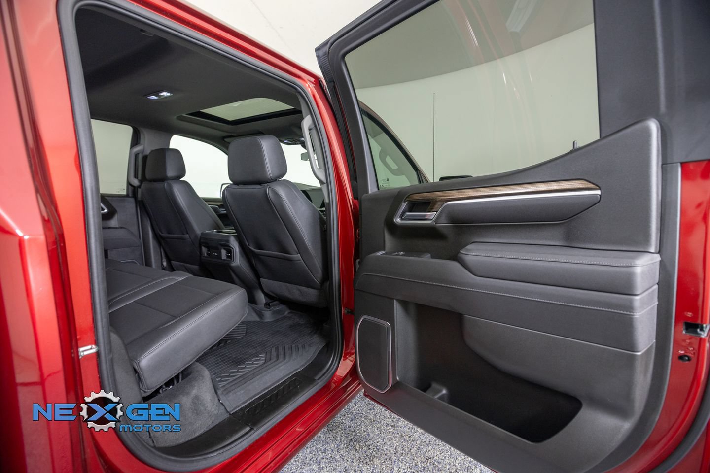 Used 2025 Chevrolet Silverado 1500 RST w/ RST All Star Premium Package AWD/4WD image 35