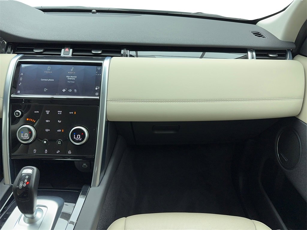 Used 2023 Land Rover Discovery Sport SE image 19