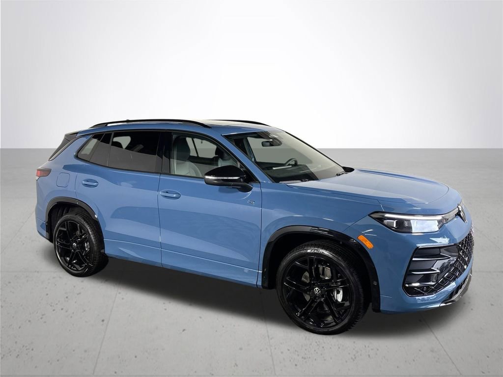 New 2025 Volkswagen Tiguan SE R-Line image 4