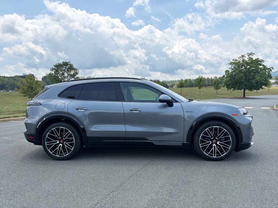 New 2026 Porsche Cayenne Electric AWD/4WD image 8