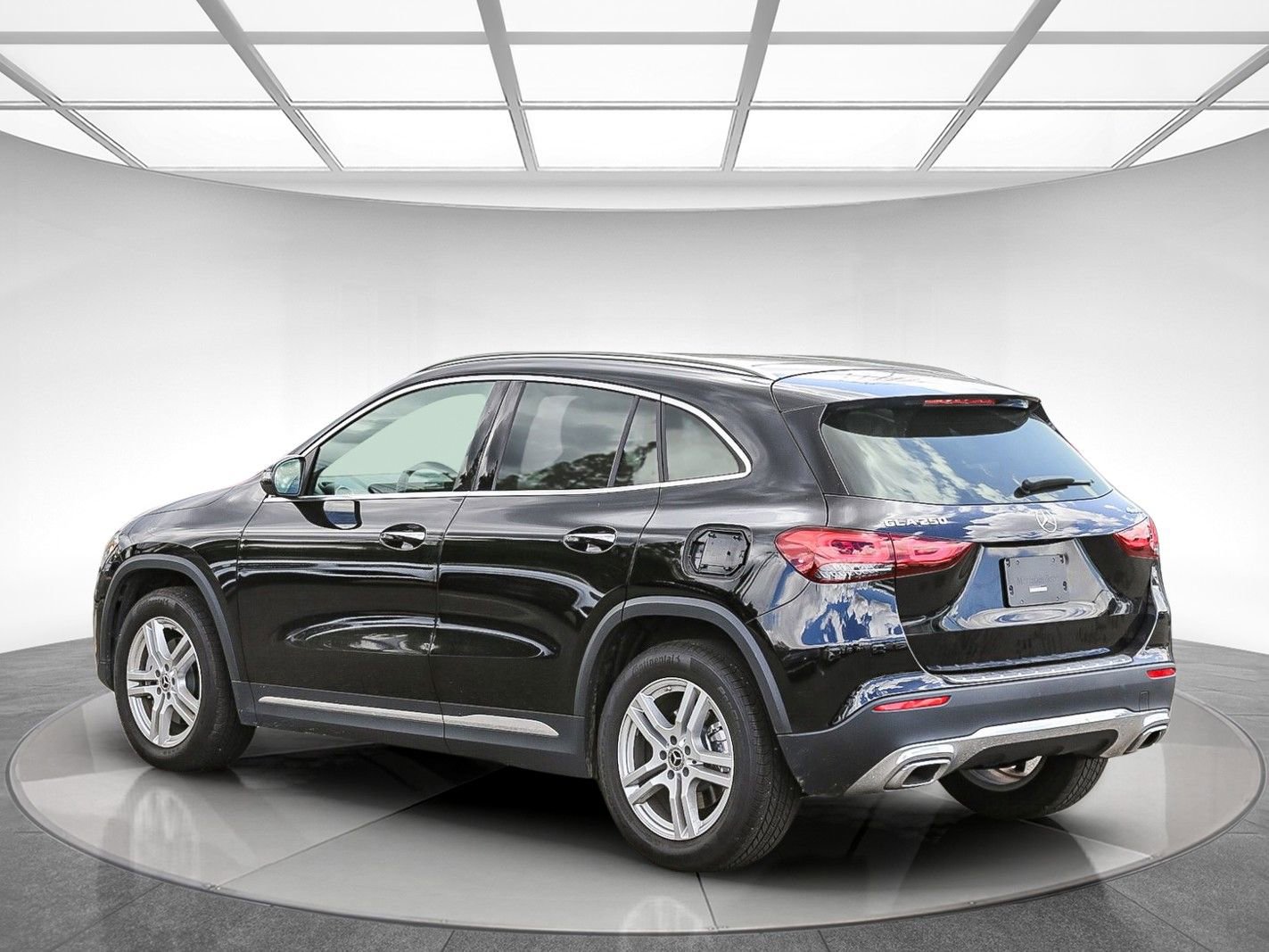 Used 2023 Mercedes-Benz GLA 250 4MATIC image 2