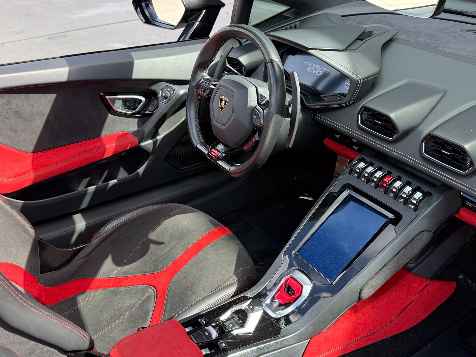 Used 2022 Lamborghini Huracan EVO RWD image 28