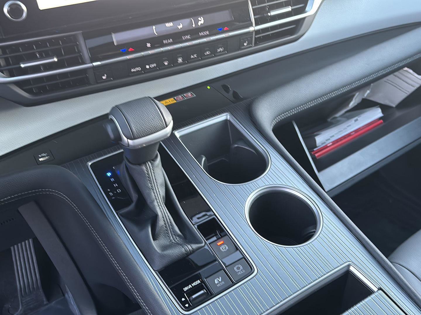 Used 2025 Toyota Sienna XLE w/ XLE Plus Package image 27