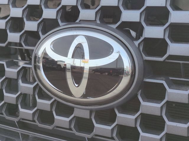 Used 2021 Toyota Tundra SR5 w/ SR5 Upgrade Package AWD/4WD image 35