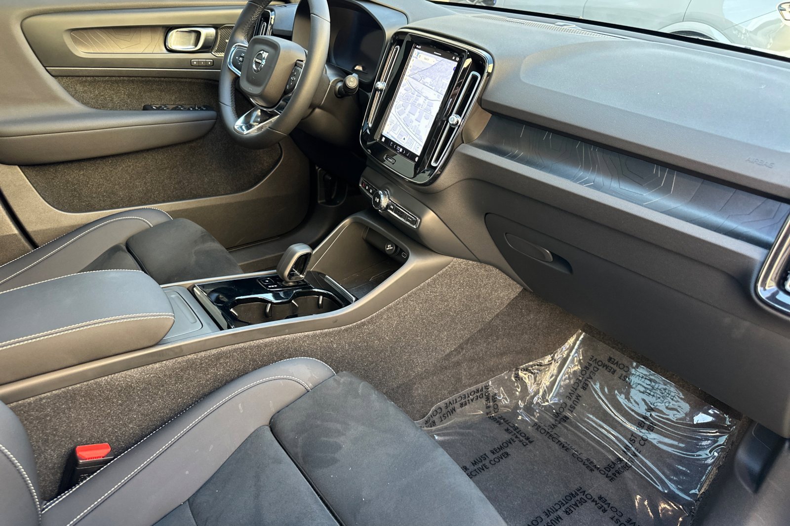 Used 2023 Volvo XC40 Recharge Ultimate image 17