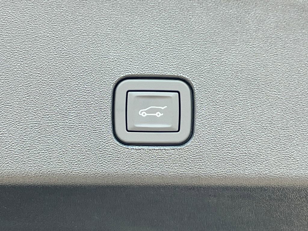 New 2026 Cadillac Optiq Sport 1 w/ LPO, Floor Liner Package AWD/4WD image 34