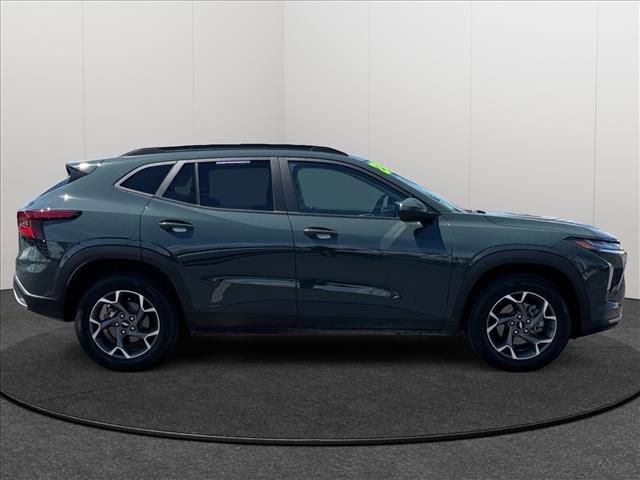 Certified 2025 Chevrolet Trax LT FWD image 4
